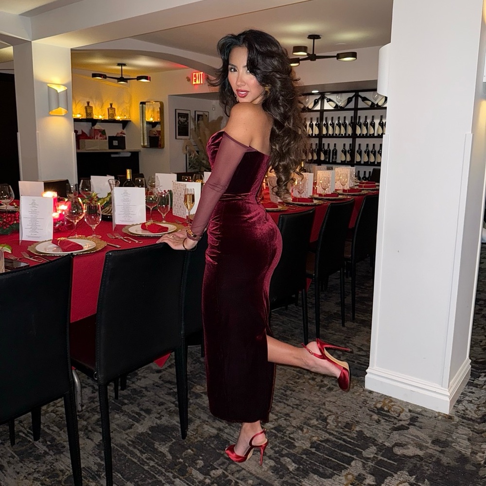 House of CB Leora
Mulberry Strapless Midi Dress - Picture 5 of 6